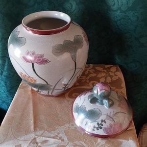 Kutani Satsuma TOYO VASE SIGNED Jar With Lid Hand Painted Porcelain Japan